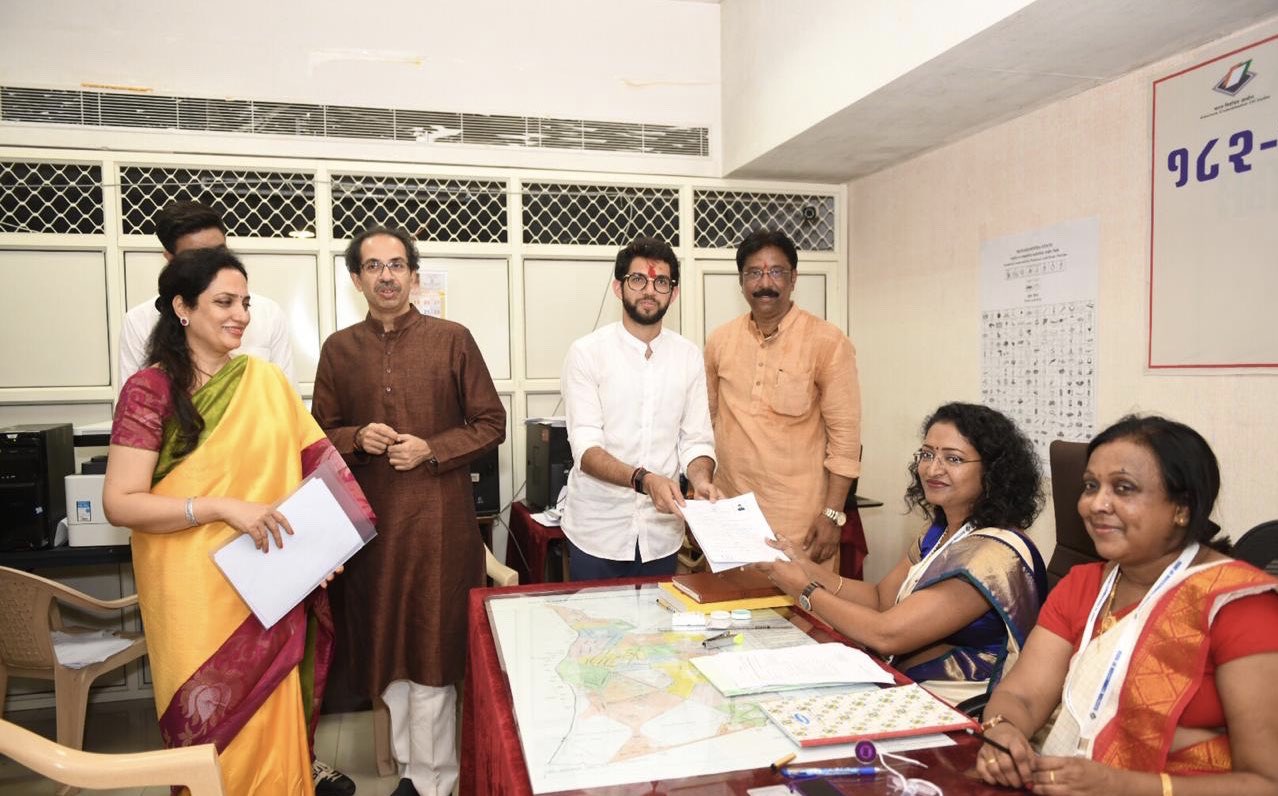 आदित्य ठाकरेंची किती आहे संपत्ती?, वाचा सविस्तर!