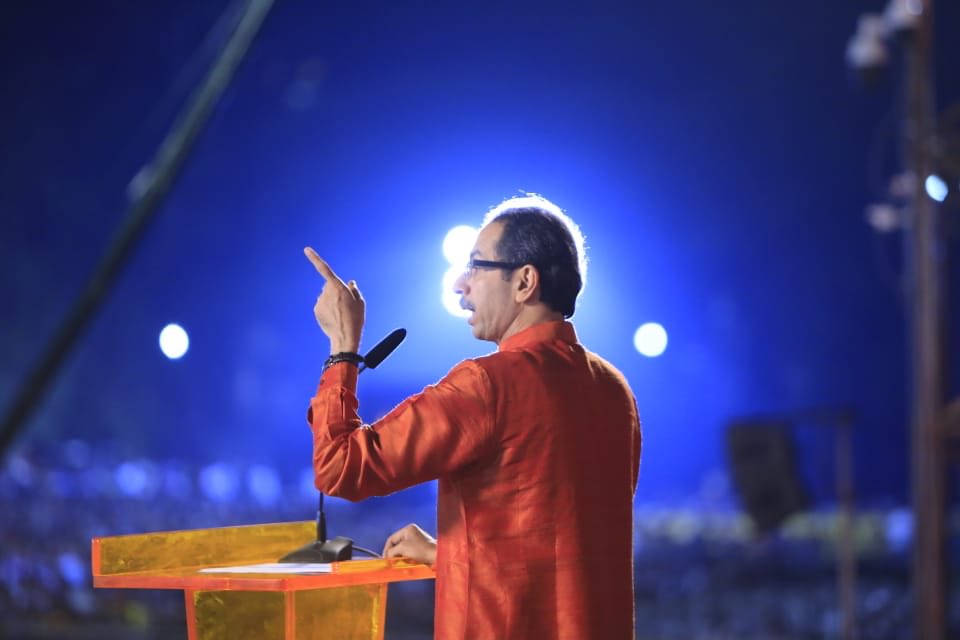 … आजपर्यंत मगरीच्या डोळ्यात असं पाणी पाहिलं होतं – उद्धव ठाकरे