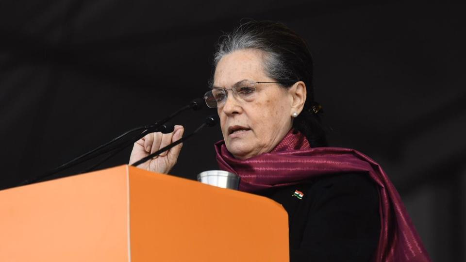 मोदी सरकार म्हणजे ‘अंधेरी नगरी चौपट राजा’, सोनिया गांधींची जोरदार टीका!