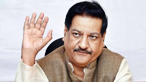 फडणवीसांना शेअर केलेला व्हिडीओ पाहून पृथ्वीराज चव्हाण संतापले, “हे पाहून वाईट वाटलं !”