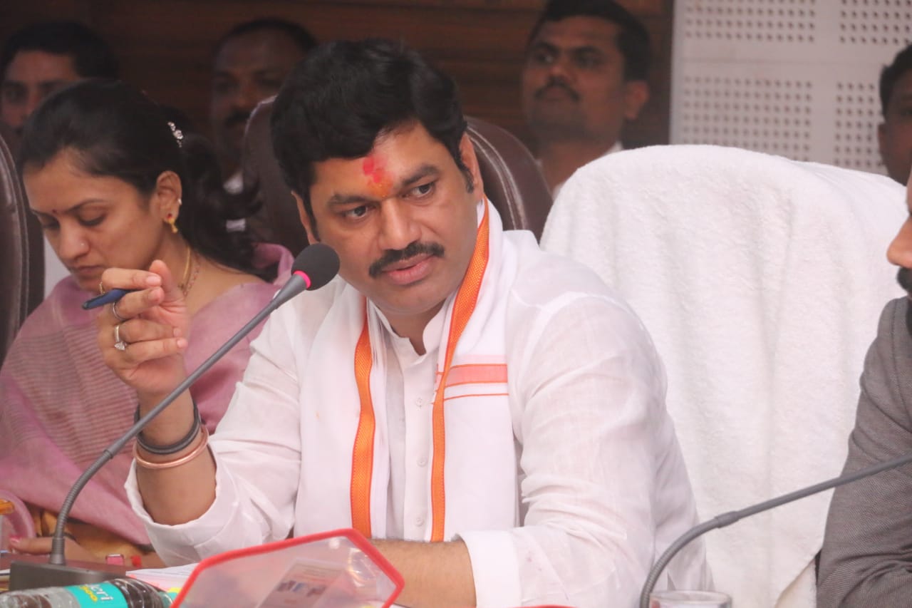 कोरोनाविरोधातील लढ्यासाठी बीड जिल्हा वार्षिक विकास योजनेतून आणखी सहा कोटी पाच लाखांचा निधी मंजूर – पालकमंत्री धनंजय मुंडे