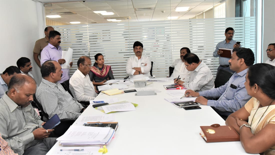 सफाई कर्मचाऱ्यांसाठी 16 हजार घरे मुंबईत उपलब्ध करुन देणार – धनंजय मुंडे सफाई कर्मचाऱ्यांसाठी 16 हजार घरे मुंबईत उपलब्ध करुन देणार – धनंजय मुंडे