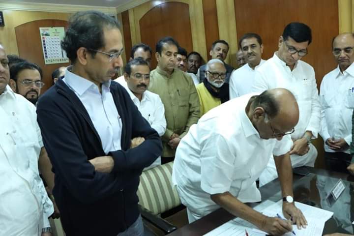 राज्यसभेसाठी शरद पवारांचा उमेदवारी अर्ज दाखल, फौजिया खान तूर्तास वेट अँड वॉचच्या भूमिकेत !