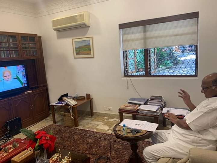 लोकांच्या जीविताशी तडजोड न करता काही भागात लॉकडाऊन शिथिल करण्याबाबत विचार करता येईल का?, शरद पवारांची पंतप्रधान मोदींशी चर्चा!