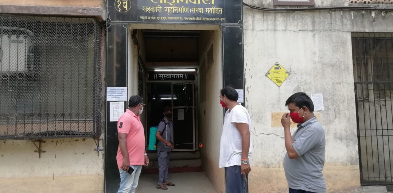 मालाडमधील न्यू म्हाडा वसाहतीला शिवसैनिकांचं सुरक्षा’कवच’, स्वत:सह परिसरातील नागरिकांची घेतायत काळजी!