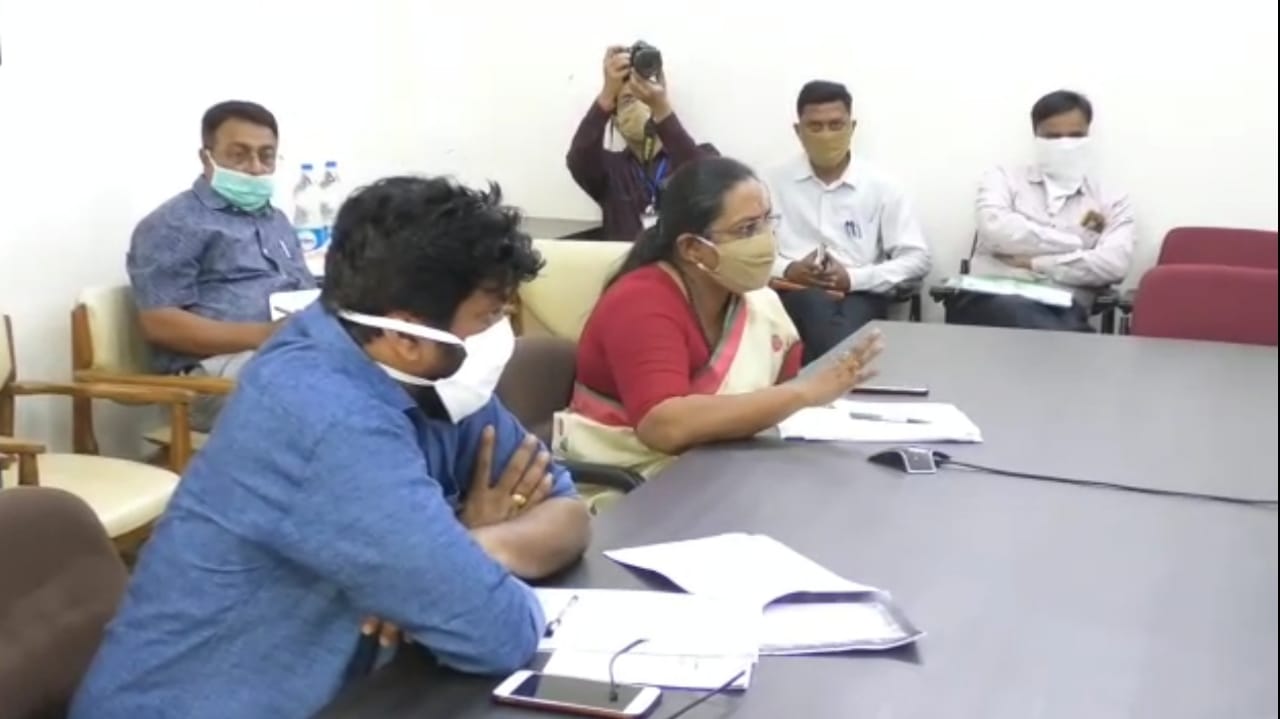 अंगणवाडीतील बालकांना घरपोच शिधा, १५ दिवसांत १०० टक्के पुरवठा करणार – यशोमती ठाकूर अंगणवाडीतील बालकांना घरपोच शिधा, १५ दिवसांत १०० टक्के पुरवठा करणार – यशोमती ठाकूर
