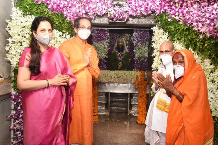 राज्यासह जगाला कोरोनामुक्त कर, मुख्यमंत्र्यांचं विठूरायाला साकडं!