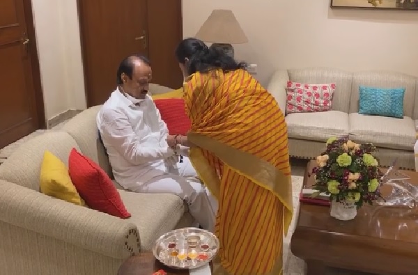 सुप्रियाताईंनी आणलेली टोपी अजितदादांनी घातलीच नाही,  ओवाळणीनंतर त्यांच्या लक्षात आलं !