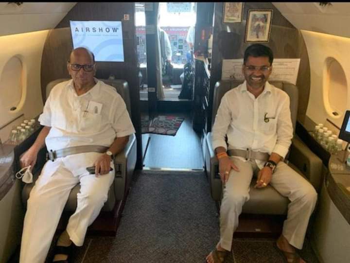 उत्तुंग उंचीच्या प्रवासाबरोबर सहप्रवासाचा योग, शरद पवारांसोबतच्या दिल्ली प्रवासावर आमदार निलेश लंकेंचा लेख ! वाचा
