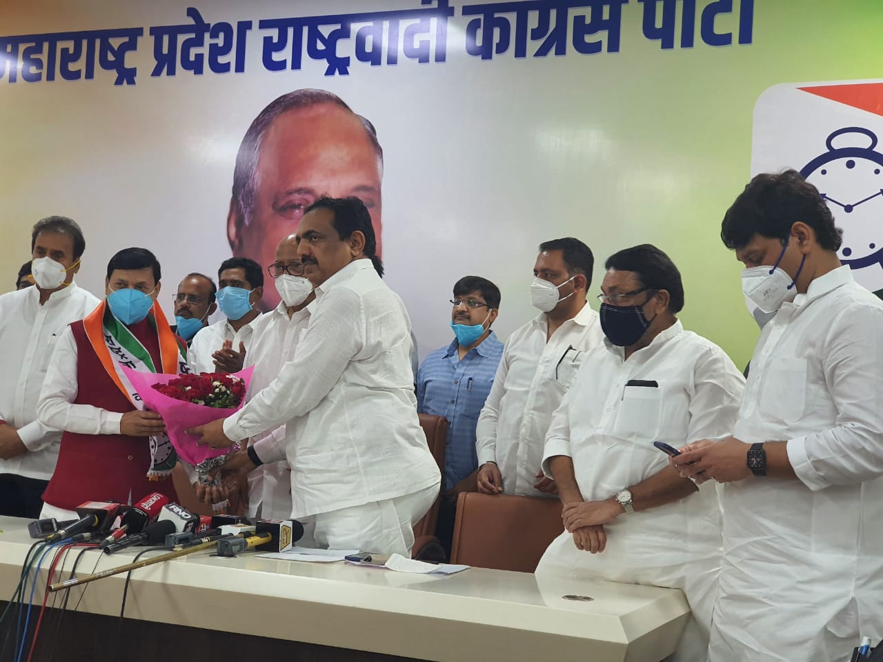 बीडमधील भाजपचे ज्येष्ठ नेते जयसिंगराव गायकवाड यांचा राष्ट्रवादीत प्रवेश !