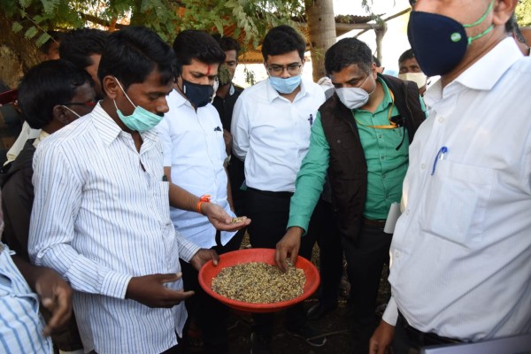 पथके येतात अन जातात मदत मात्र, भेटत नसल्याची शेतकऱ्यांची व्यथा