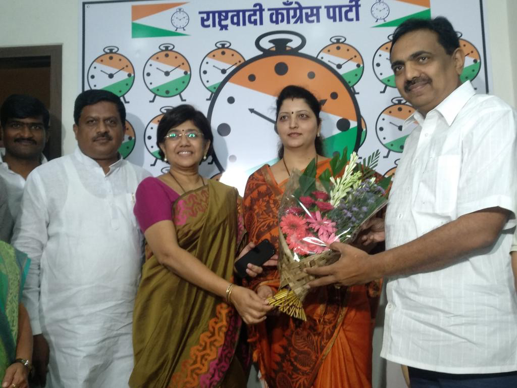 जयंत पाटलाकडून राष्ट्रवादीच्या महिला प्रदेशाध्यक्षाचे कार्यालय पेटवण्याची धमकी