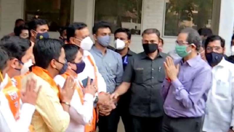 मनसेच्या इंजिनचे डब्बे अस्ताव्यस्थ